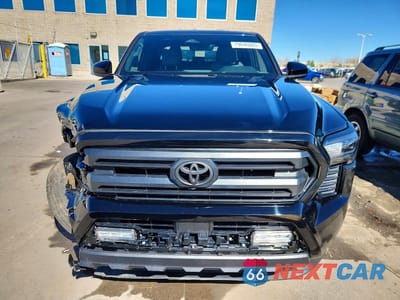 Piąte zdjęcie samochodu w środku: 2025 TOYOTA TACOMA SR5 VIN:3TMLB5JN9SM194624 - miniatura
