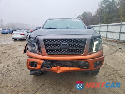 Piąte zdjęcie samochodu w środku: 2018 NISSAN TITAN SV VIN:1N6AA1E56JN546122 - miniatura