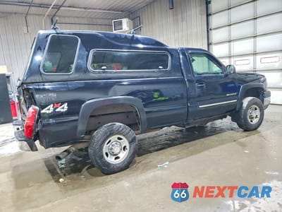 Trzecie zdjęcie samochodu z tyłu: 2004 CHEVROLET SILVERADO K2500 HEAVY DUTY VIN:1GCHK24U44E130698 - miniatura
