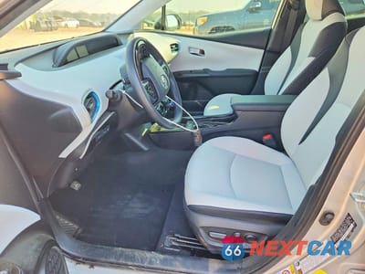 Zdjęcie 7 z 12 samochodu: 2021 TOYOTA PRIUS XLE VIN:JTDKAMFU1M3140022 - miniatura