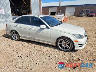 Czwarte zdjęcie samochodu z boku: 2012 MERCEDES-BENZ C 300 4MATIC VIN:WDDGF8BB0CR225230 - miniatura