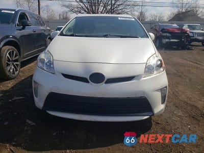 Piąte zdjęcie samochodu w środku: 2015 TOYOTA PRIUS TWO VIN:JTDKN3DU2F0436396 - miniatura