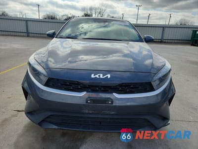 Piąte zdjęcie samochodu w środku: 2023 KIA FORTE LXS VIN:3KPF24AD1PE600900 - miniatura