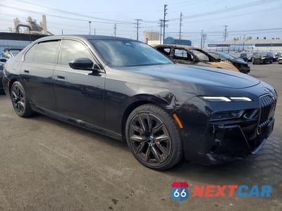 Czwarte zdjęcie samochodu z boku: 2025 BMW 740 I VIN:WBA23EH04SCV25742 - miniatura