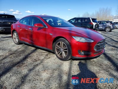 Czwarte zdjęcie samochodu z boku: 2015 TESLA MODEL S 85 VIN:5YJSA1H16FFP78354 - miniatura