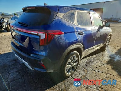 Trzecie zdjęcie samochodu z tyłu: 2025 KIA SELTOS LX VIN:KNDEPCAA6S7780316 - miniatura
