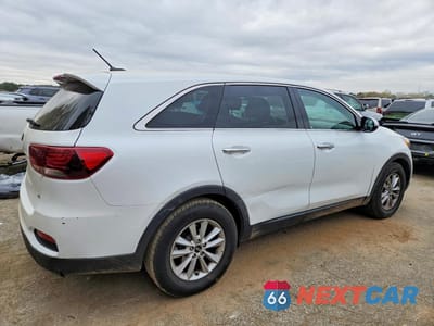 Trzecie zdjęcie samochodu z tyłu: 2019 KIA SORENTO LX V6 VIN:5XYPG4A51KG440320 - miniatura