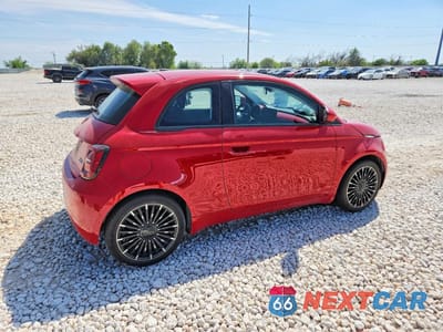 Trzecie zdjęcie samochodu z tyłu: 2024 FIAT 500 E RED VIN:ZFAFFAA48RX209773 - miniatura