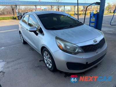 2014 KIA RIO LX SILVR KNADM4A30E6327523 - główne zdjęcie licytacji z USA - miniatura