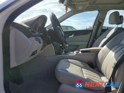 Zdjęcie 7 z 12 samochodu: 2010 MERCEDES-BENZ C 300 VIN:WDDGF5EB3AF429383 - miniatura