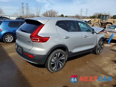 Trzecie zdjęcie samochodu z tyłu: 2024 VOLVO XC40 ULTIMATE VIN:YV4L12UF3R2319797 - miniatura