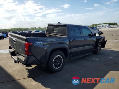 Trzecie zdjęcie samochodu z tyłu: 2025 TOYOTA TACOMA TRD OFF-ROAD VIN:3TMLB5JN6SM107407 - miniatura
