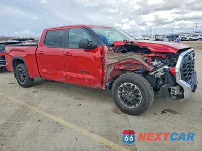 Czwarte zdjęcie samochodu z boku: 2025 TOYOTA TUNDRA SR5 VIN:5TFLA5EC8SX042176 - miniatura