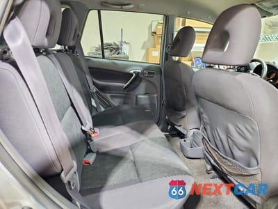 Zdjęcie 11 z 12 samochodu: 2001 TOYOTA RAV4 BASE VIN:JTEHH20V216002698 - miniatura