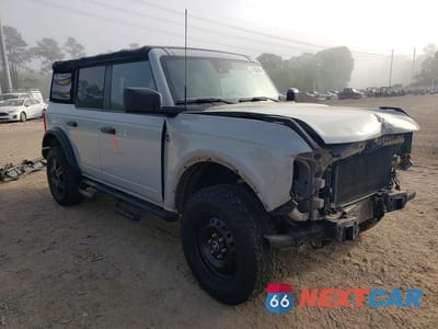 Czwarte zdjęcie samochodu z boku: 2021 FORD BRONCO BASE VIN:1FMEE5DH6MLA99055 - miniatura