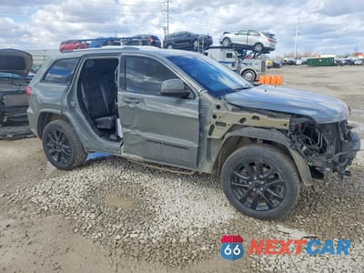 Czwarte zdjęcie samochodu z boku: 2021 JEEP GRAND CHEROKEE LAREDO VIN:1C4RJFAG4MC744207 - miniatura