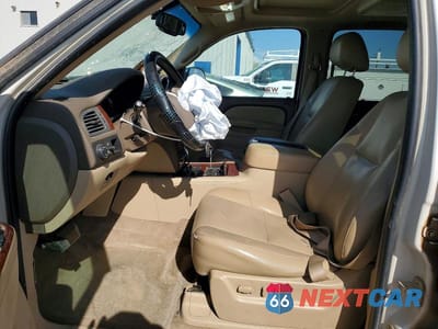 Zdjęcie 7 z 13 samochodu: 2011 CHEVROLET SUBURBAN C1500 LTZ VIN:1GNSCKE04BR125612 - miniatura