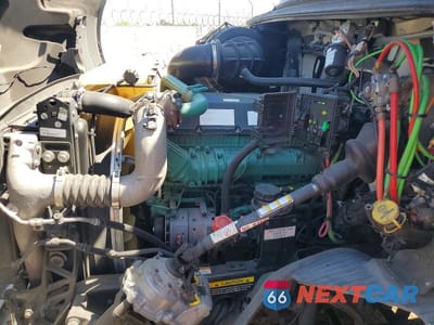 Zdjęcie 7 z 10 samochodu: 2021 VOLVO VNR SEMI TRUCK VIN:4V4WC9EH4MN279888 - miniatura