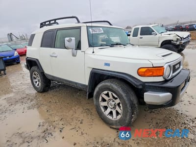 Czwarte zdjęcie samochodu z boku: 2014 TOYOTA FJ CRUISER VIN:JTEBU4BFXEK206228 - miniatura