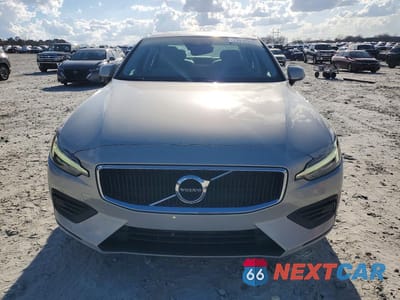 Piąte zdjęcie samochodu w środku: 2020 VOLVO S60 T5 MOMENTUM VIN:7JR102FK6LG039634 - miniatura