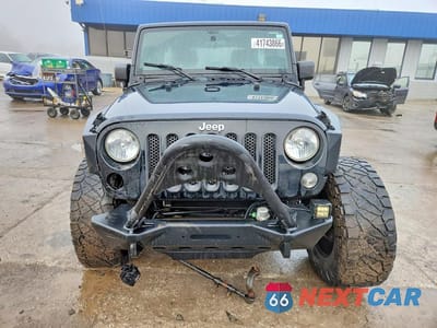 Piąte zdjęcie samochodu w środku: 2016 JEEP WRANGLER UNLIMITED SPORT VIN:1C4BJWDG9GL307711 - miniatura