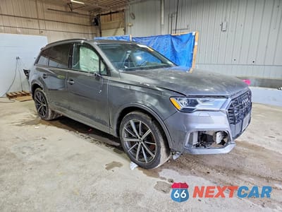 Czwarte zdjęcie samochodu z boku: 2021 AUDI Q7 PREMIUM PLUS VIN:WA1LXAF75MD040876 - miniatura