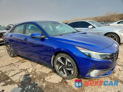 Czwarte zdjęcie samochodu z boku: 2021 HYUNDAI ELANTRA SEL VIN:5NPLN4AG3MH001413 - miniatura