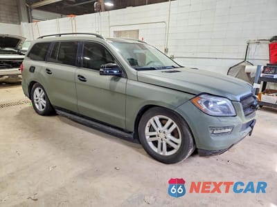 Czwarte zdjęcie samochodu z boku: 2013 MERCEDES-BENZ GL 450 4MATIC VIN:4JGDF7CE3DA172213 - miniatura