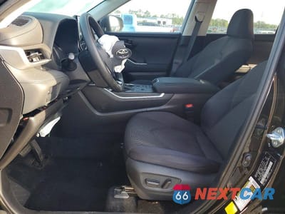 Zdjęcie 7 z 13 samochodu: 2021 TOYOTA HIGHLANDER L VIN:5TDCZRAH8MS054113 - miniatura
