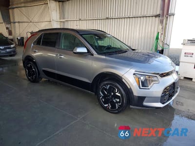 Czwarte zdjęcie samochodu z boku: 2023 KIA NIRO EV WIND VIN:KNDCR3L17P5045863 - miniatura