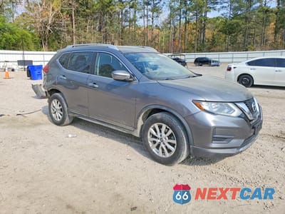 Czwarte zdjęcie samochodu z boku: 2017 NISSAN ROGUE SV VIN:KNMAT2MV8HP531561 - miniatura
