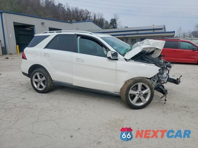 Czwarte zdjęcie samochodu z boku: 2018 MERCEDES-BENZ GLE 350 4MATIC VIN:4JGDA5HB3JB144449 - miniatura