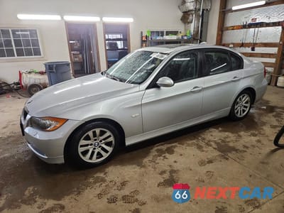 2007 BMW 328 I WBAVA37547NE27202 - główne zdjęcie licytacji z USA - miniatura