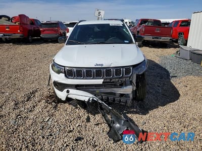 Piąte zdjęcie samochodu w środku: 2026 JEEP COMPASS LATITUDE VIN:3C4NJDBN1TT189459 - miniatura