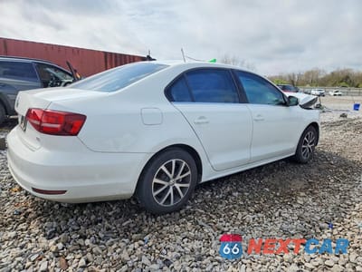 Trzecie zdjęcie samochodu z tyłu: 2017 VOLKSWAGEN JETTA SE VIN:3VWDB7AJ5HM385394 - miniatura