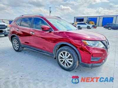 Czwarte zdjęcie samochodu z boku: 2019 NISSAN ROGUE SV VIN:5N1AT2MT6KC745506 - miniatura