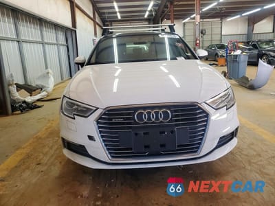 Piąte zdjęcie samochodu w środku: 2017 AUDI A3 E-TRON HATCHBACK PREMIUM VIN:WAUUPBFF5HA074165 - miniatura