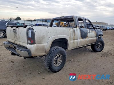 Trzecie zdjęcie samochodu z tyłu: 2005 CHEVROLET SILVERADO K2500 HEAVY DUTY VIN:1GCHK29U35E263365 - miniatura