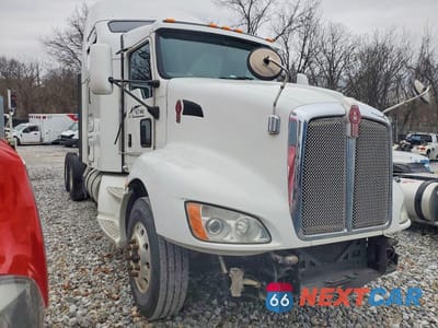 2013 KENWORTH T660 SEMI TRUCK 1XKADP9X2DJ360375 - główne zdjęcie licytacji z USA - miniatura