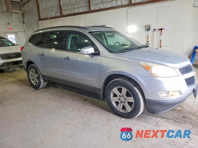 Czwarte zdjęcie samochodu z boku: 2012 CHEVROLET TRAVERSE LT VIN:1GNKVGEDXCJ112194 - miniatura