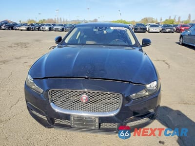 Piąte zdjęcie samochodu w środku: 2017 JAGUAR XE VIN:SAJAR4BG5HA966525 - miniatura