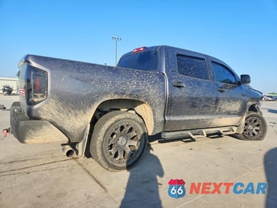 Trzecie zdjęcie samochodu z tyłu: 2019 TOYOTA TUNDRA SR5 VIN:5TFDW5F1XKX792827 - miniatura