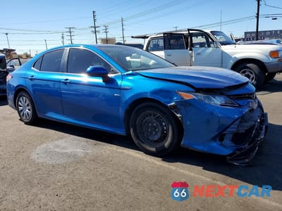 Czwarte zdjęcie samochodu z boku: 2020 TOYOTA CAMRY HYBRID LE VIN:4T1C31AK1LU019143 - miniatura