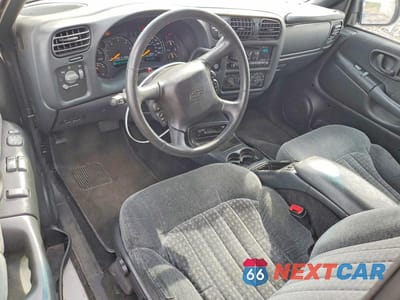 Zdjęcie 8 z 12 samochodu: 2000 CHEV BLAZER VIN:1GNCT18W2YK265691 - miniatura