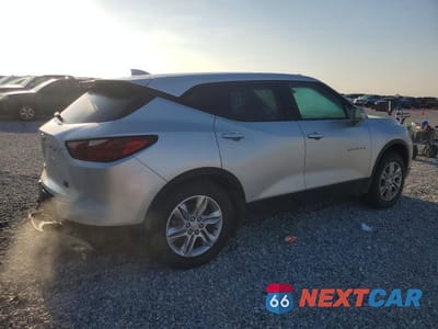 Trzecie zdjęcie samochodu z tyłu: 2020 CHEVROLET BLAZER 2LT VIN:3GNKBCRS1LS667365 - miniatura