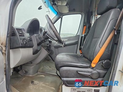 Zdjęcie 7 z 12 samochodu: 2014 MERCEDES BENZ SPRINTER 2500 DELIVERY VAN VIN:WD3PE8DE2E5900729 - miniatura