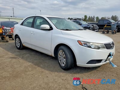 Czwarte zdjęcie samochodu z boku: 2013 KIA FORTE VIN:KNAFU4A26D5740390 - miniatura