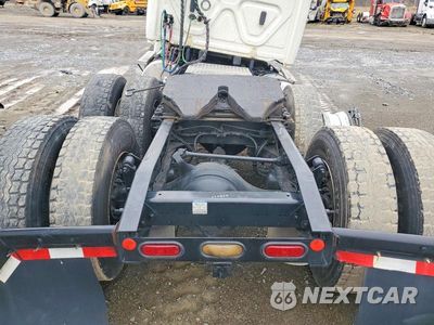 Zdjęcie 6 z 10 samochodu: 2019 FREIGHTLINER CASCADIA 125 SEMI TRUCK VIN:3AKJGEDV9KSKR9943 - miniatura