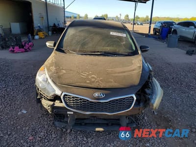 Piąte zdjęcie samochodu w środku: 2016 KIA FORTE LX VIN:KNAFX4A6XG5523620 - miniatura