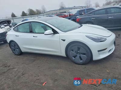 Czwarte zdjęcie samochodu z boku: 2023 TESLA MODEL 3 VIN:5YJ3E1EA5PF495832 - miniatura